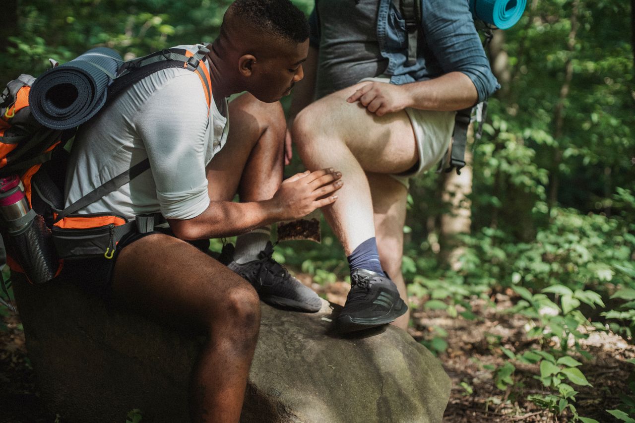 Hiker experiencing knee pain.